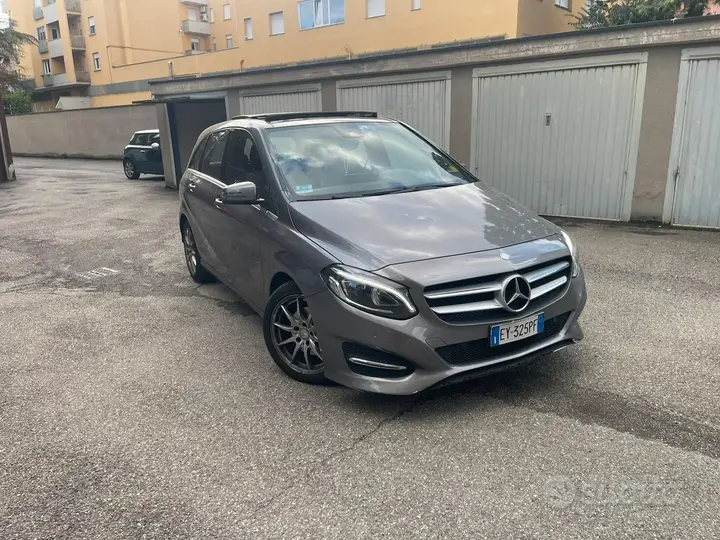 Mercedes-Benz B200