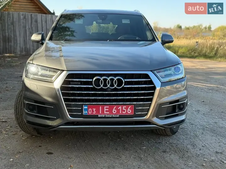 Audi Q7 2017 photo 3