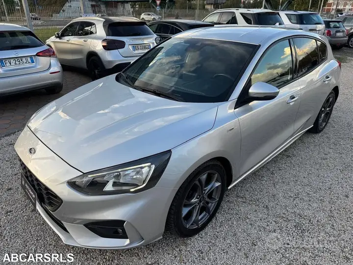 Ford Focus 2021 photo 2