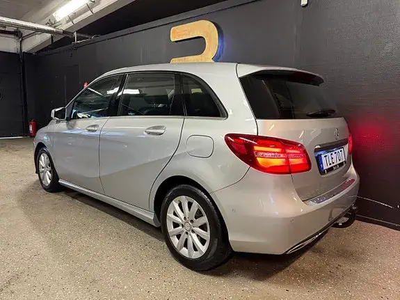 Mercedes-Benz B 180 2015 photo 3