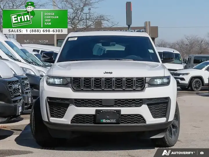 Jeep Grand Cherokee 2026 photo 2