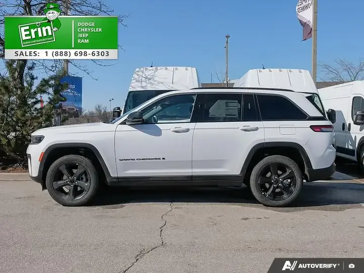 Jeep Grand Cherokee 2026 photo 3