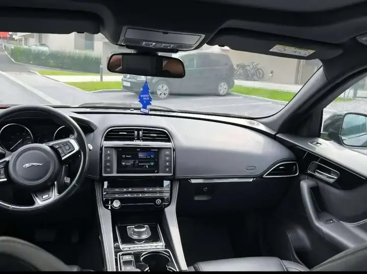 Jaguar F-Pace 2016 photo 3