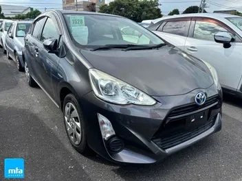 Toyota Aqua 2015 photo 2
