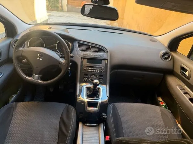 Peugeot 5008 2010 photo 3