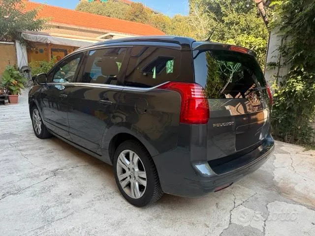 Peugeot 5008 2010 photo 5