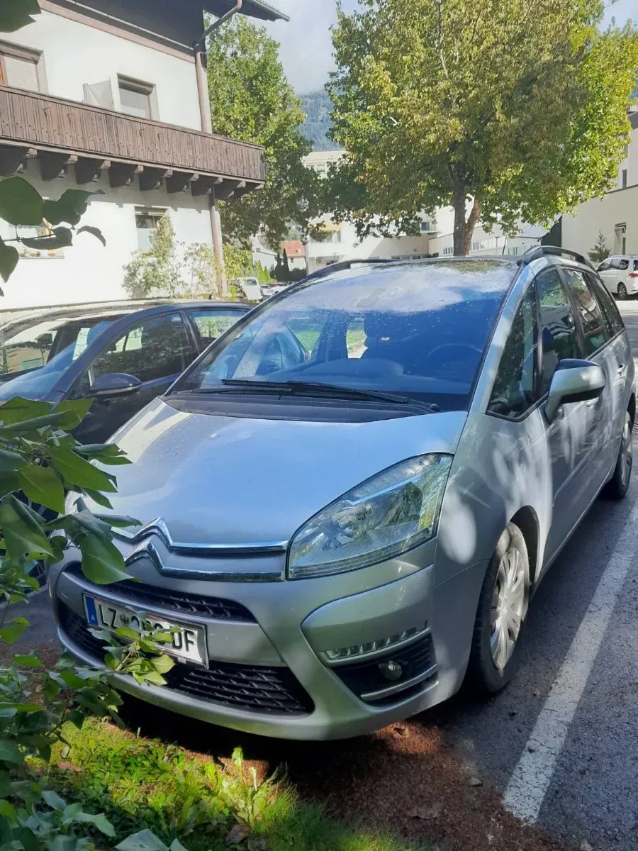 Citroen Grand C4 Picasso 2012 photo 2