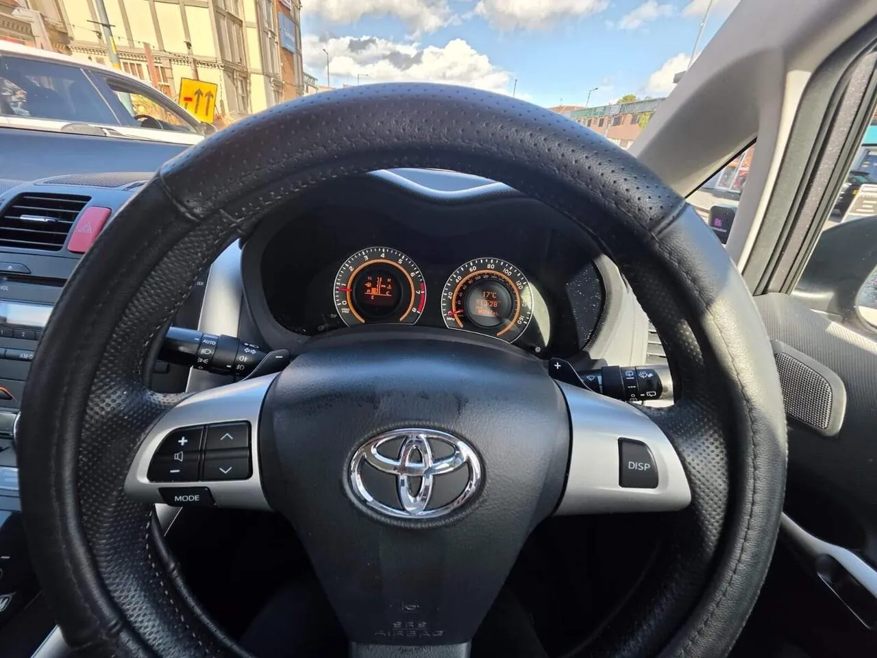 Toyota Auris 2010 photo 5