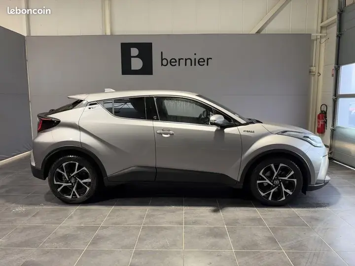 Toyota C-Hr 2020 photo 2