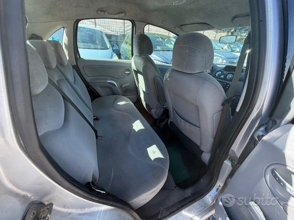 Citroen C3 2004 photo 3