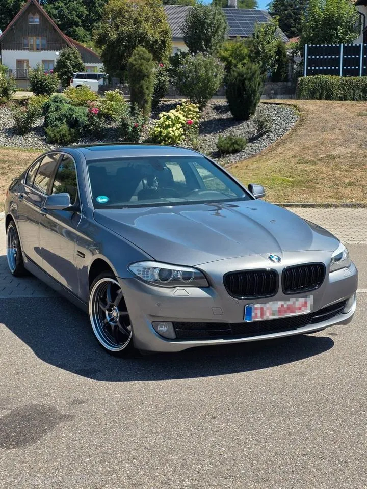 BMW 523I