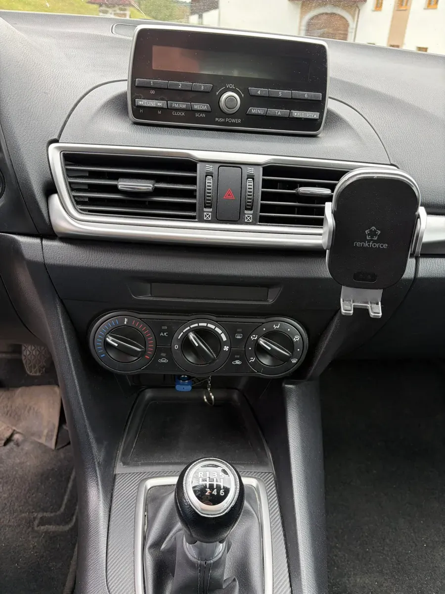 Mazda Mazda3 2017 photo 3