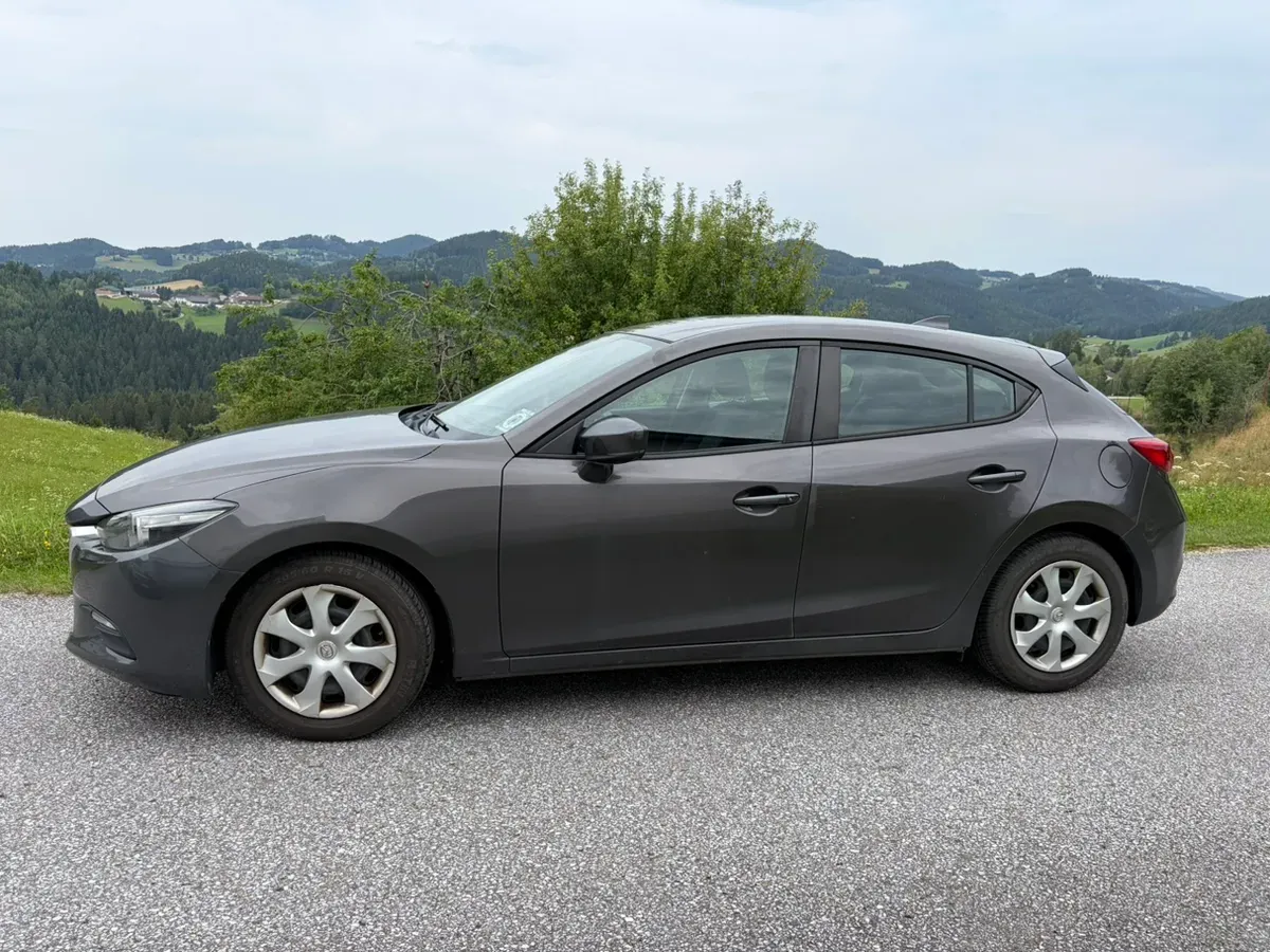 Mazda Mazda3 2017 photo 2