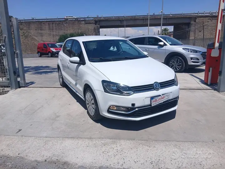 Volkswagen Polo 2015 photo 2