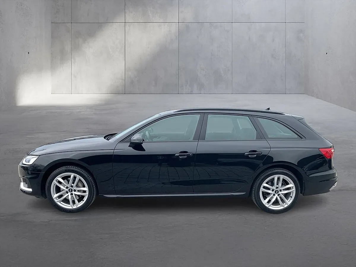 Audi A4 2022 photo 2