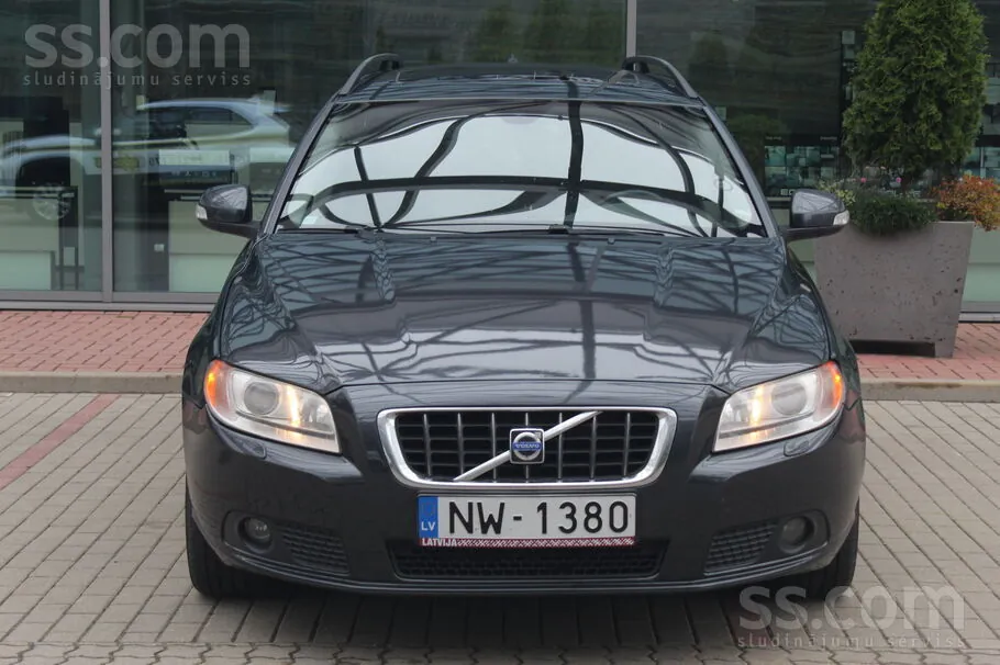 Volvo V70 2010 photo 5