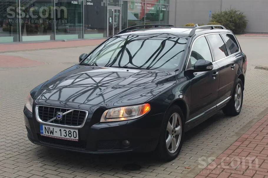 Volvo V70 2010 photo 2