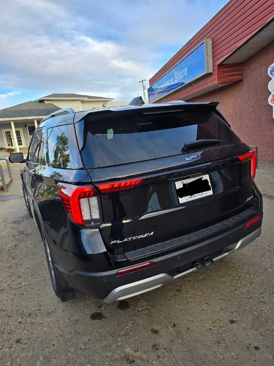 Ford Explorer 2025 photo 2