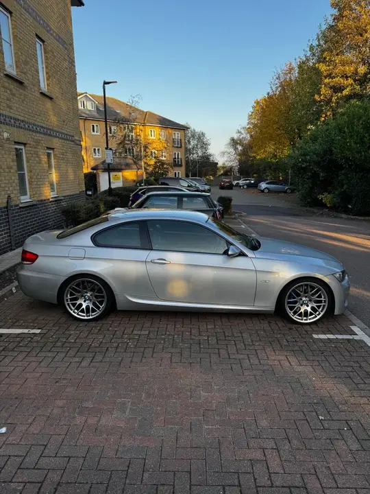 BMW 3 Series 2007 photo 2