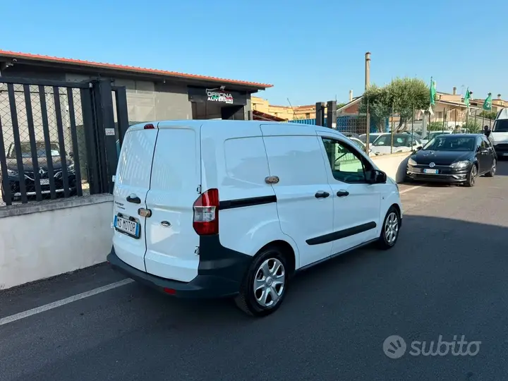 Ford Transit Courier 2023 photo 2