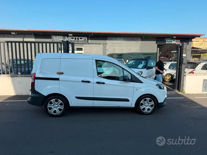 Ford Transit Courier 2023 photo 3