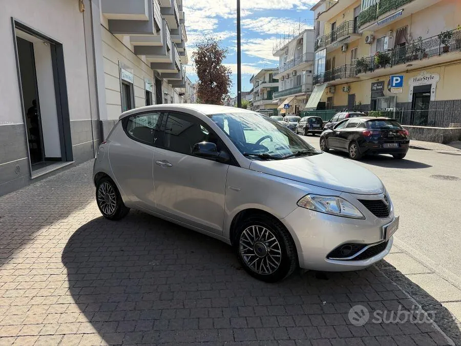 Lancia Ypsilon 2017 photo 2