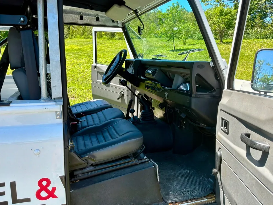Land Rover Defender 2000 photo 4