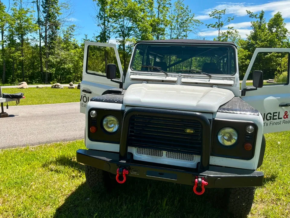 Land Rover Defender 2000 photo 2