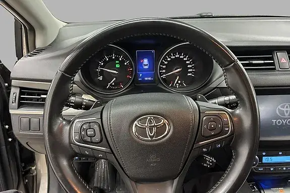 Toyota Avensis 2016 photo 5