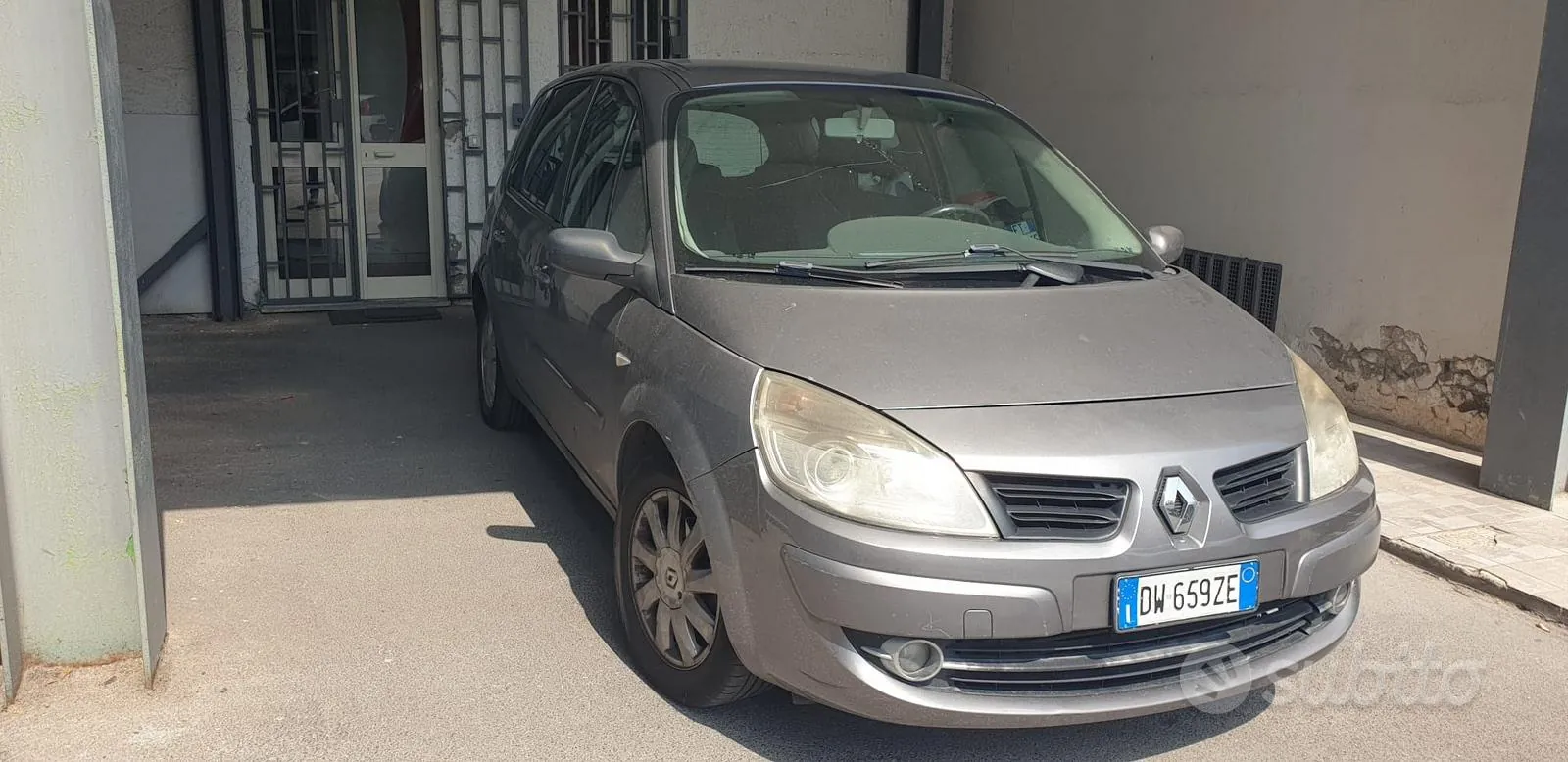 Renault Scenic 2009 photo 2