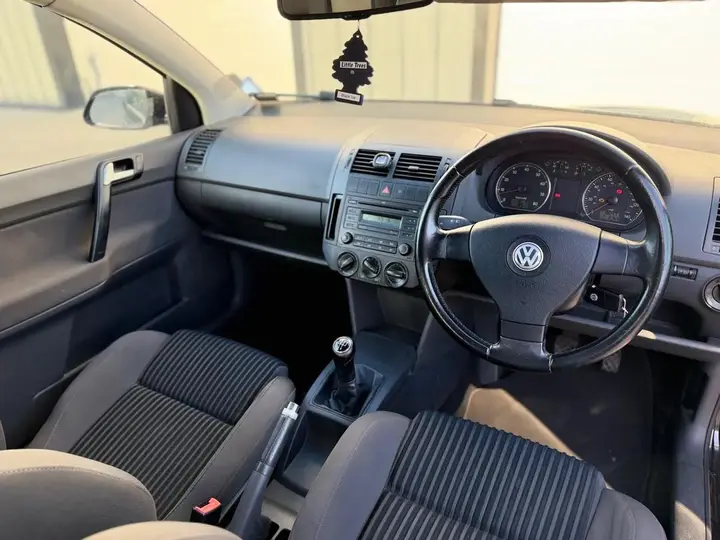 Volkswagen Polo 2006 photo 2