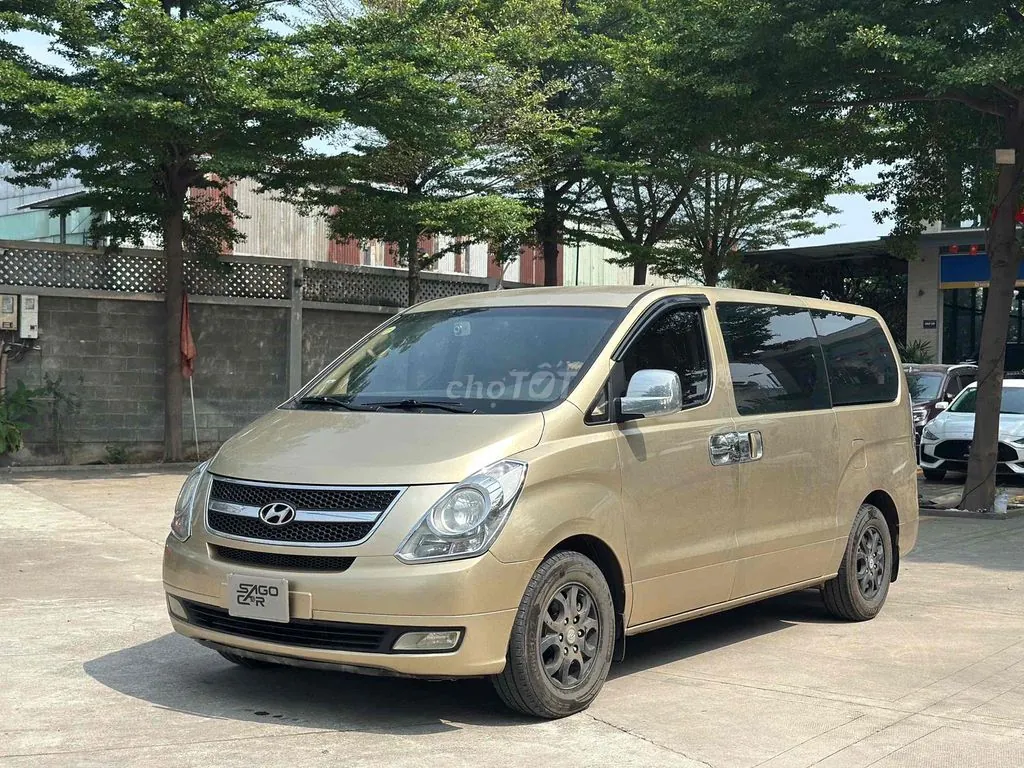 Hyundai Starex