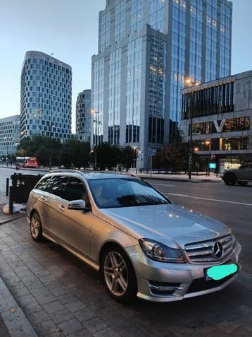 Mercedes-Benz C200