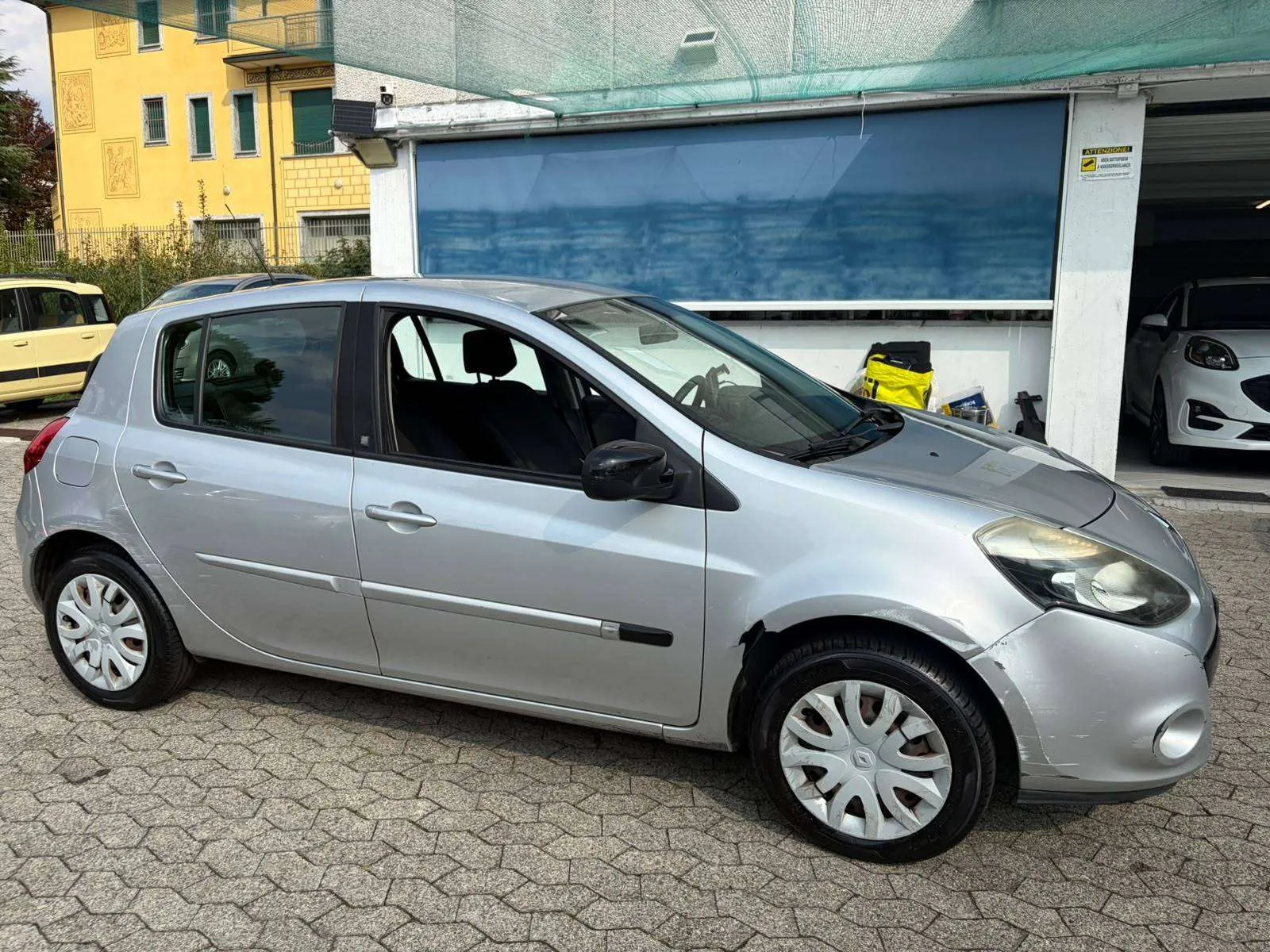 Renault Clio 2010 photo 3