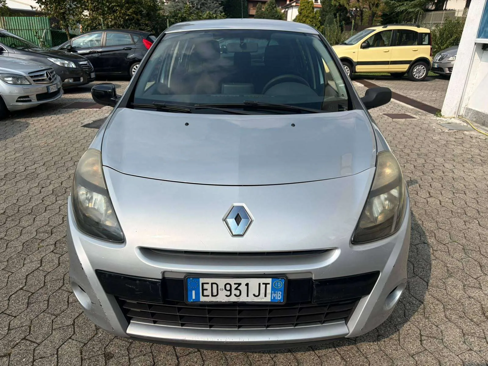 Renault Clio 2010 photo 2