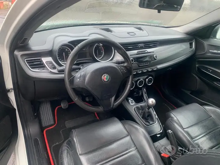 Alfa Romeo Giulietta 2015 photo 4