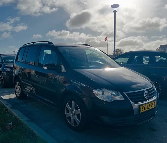 Volkswagen Touran 2007 photo 2