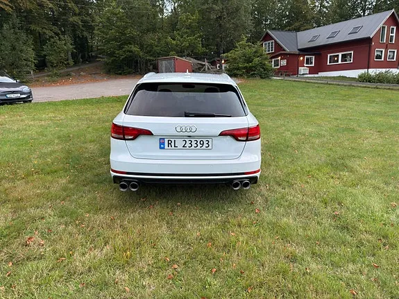 Audi A4 2018 photo 2