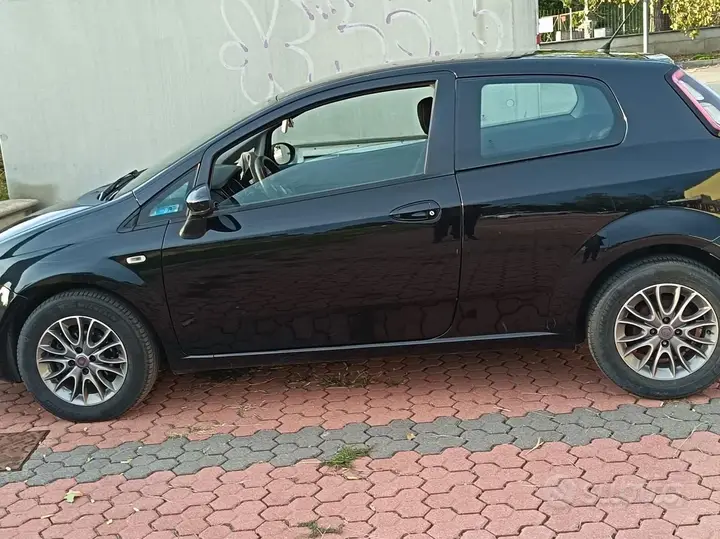 Fiat Punto Evo 2011 photo 2