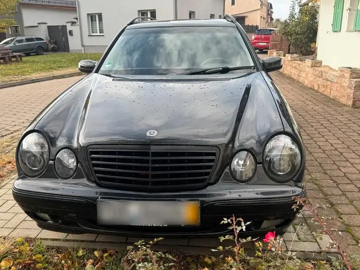 Mercedes-Benz W210