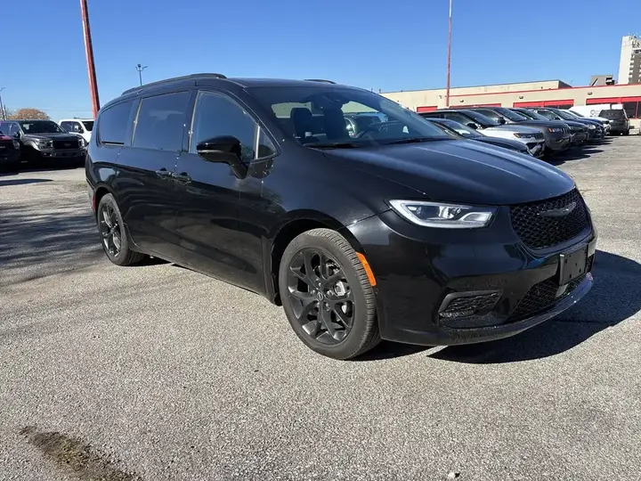 Chrysler Pacifica 2026 photo 3