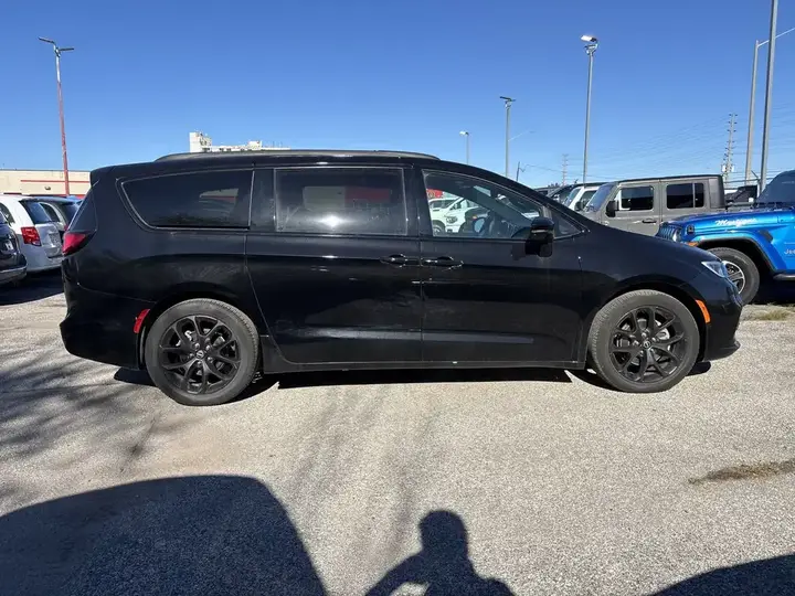 Chrysler Pacifica 2026 photo 4