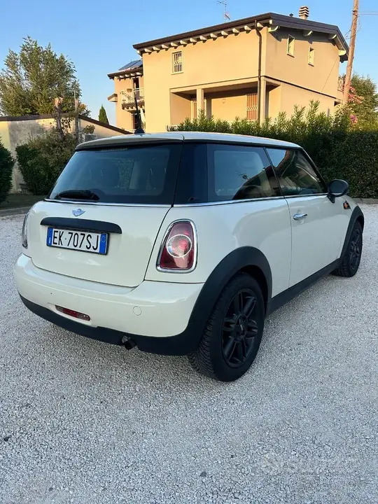 Mini Cooper 2011 photo 3