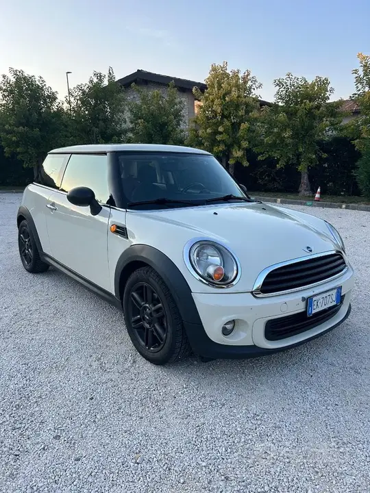 Mini Cooper 2011 photo 2