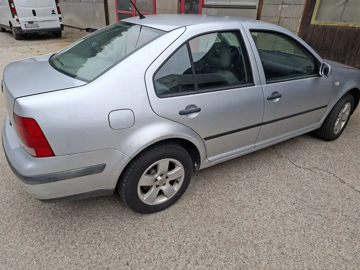 Volkswagen Bora 2001 photo 2