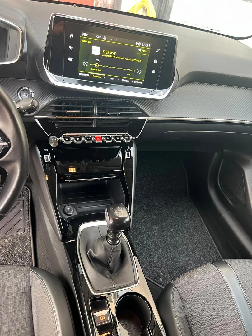 Peugeot 208 2022 photo 5