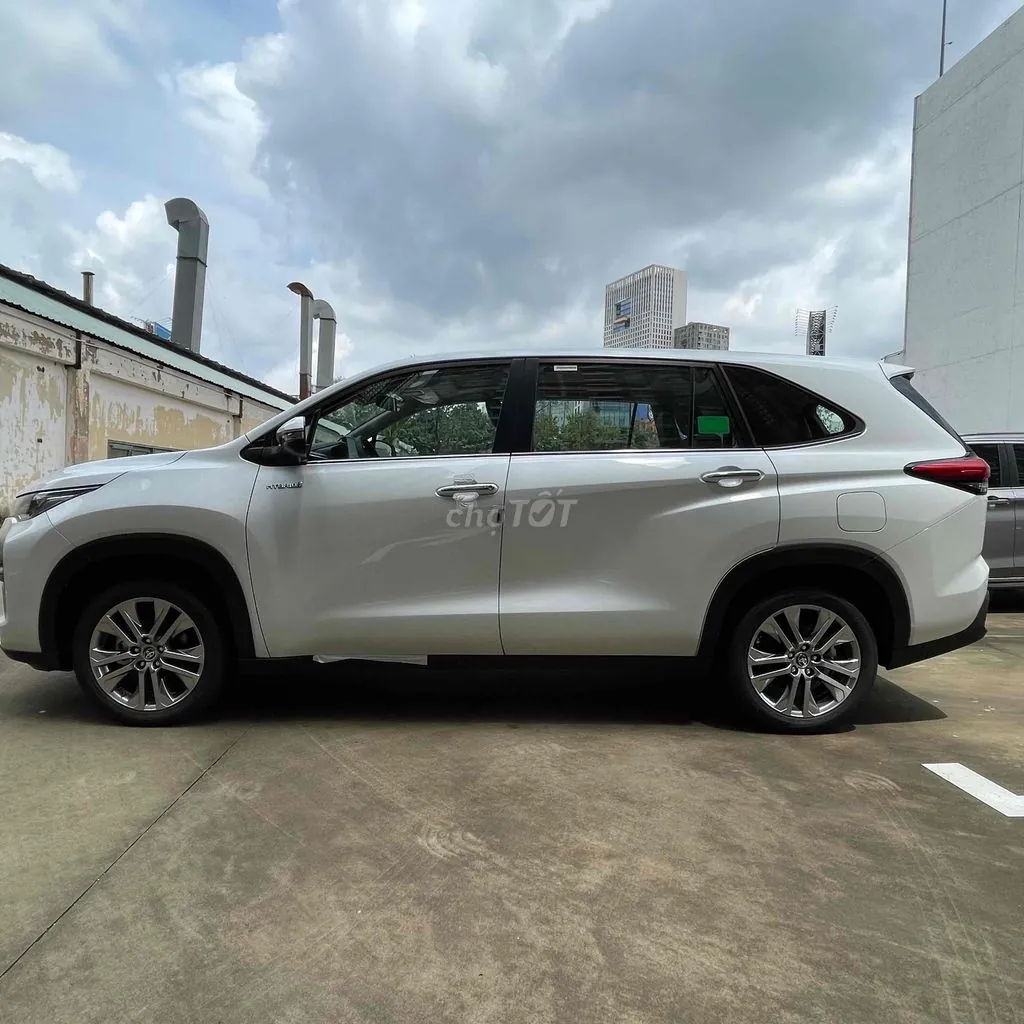 Toyota Innova Cross 2026 photo 4