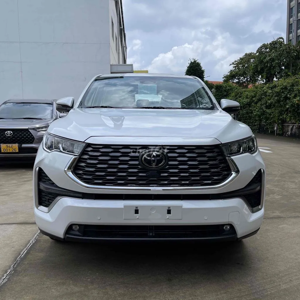 Toyota Innova Cross