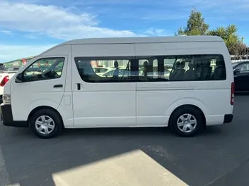 Toyota Hiace 2015 photo 5