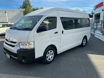 Toyota Hiace 2015 photo 4